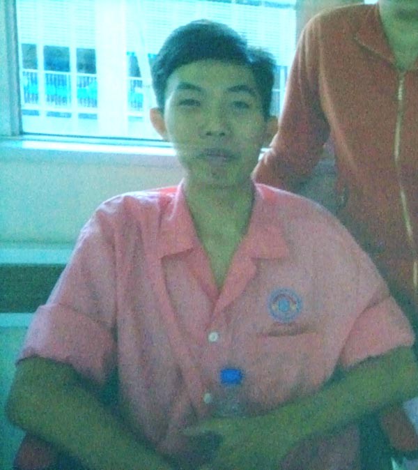 Student Nguyen Thanh T in hospital (Photo: SGGP) Student Nguyen Thanh T in hospital (Photo: SGGP)